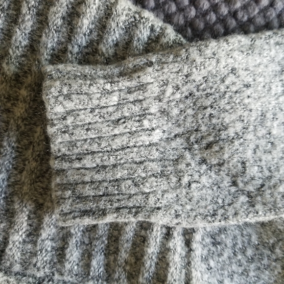 🛍Marbled Grey Knit Medium Sweater EUC Apt 9 - Picture 2 of 7